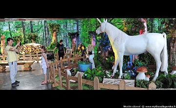 Exhibition The Enchanted Forest (175) Unicorn
